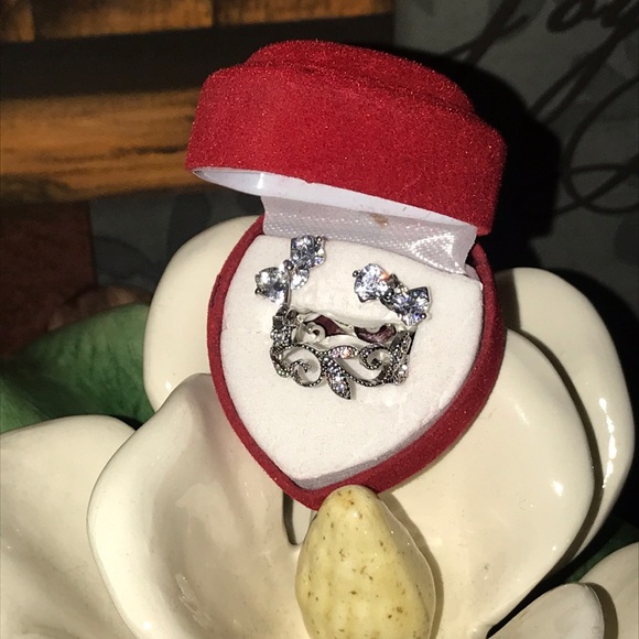 New Beautiful sterling silver earrings and ring - Picture 4 of 4